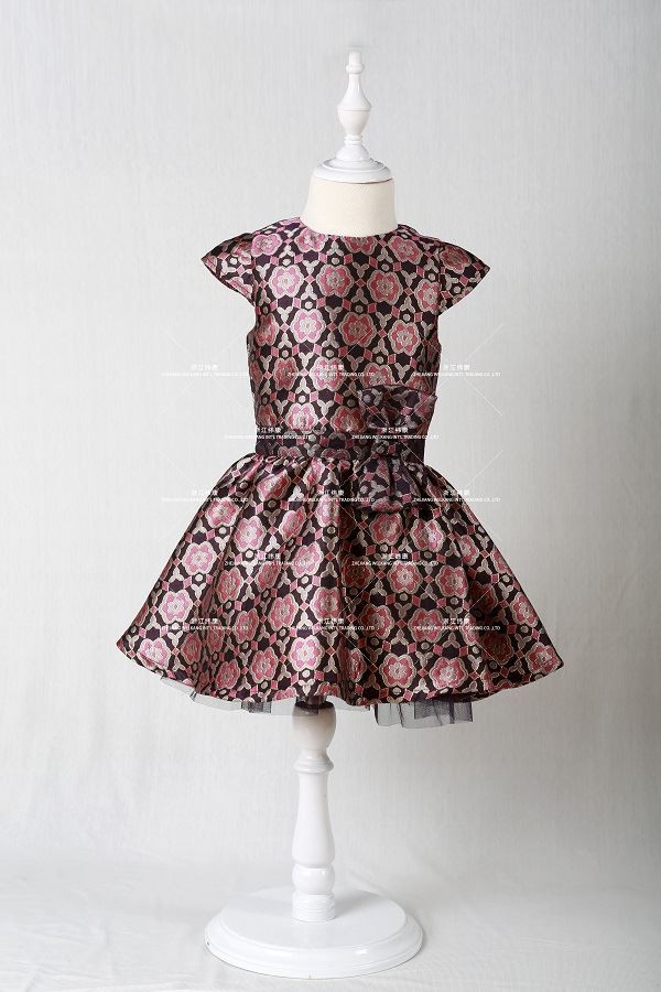 Samkvæmt grunnformi fataflokkunar